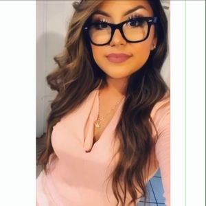 Meet your Posher, Yesenia